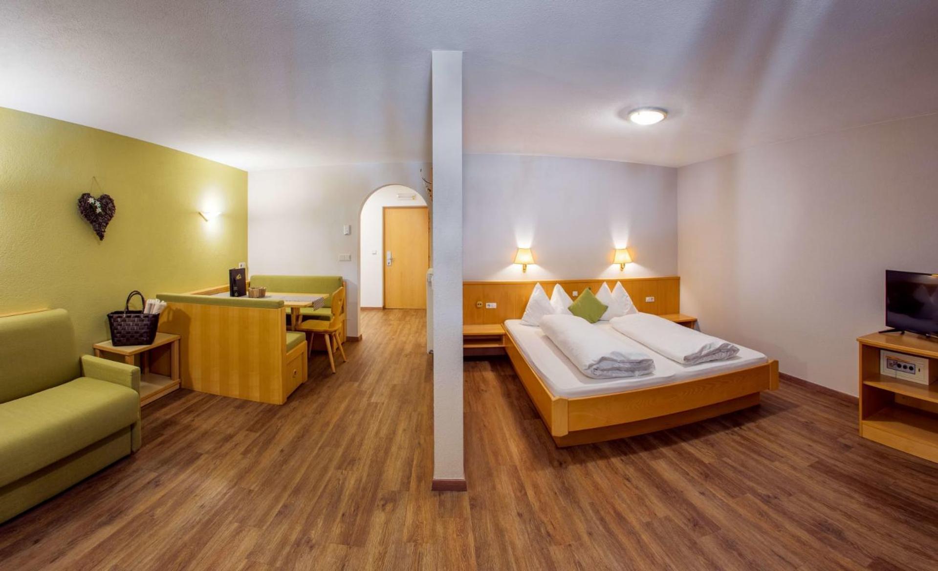 Mountain Living Apartments San Valentino alla Muta Eksteriør billede