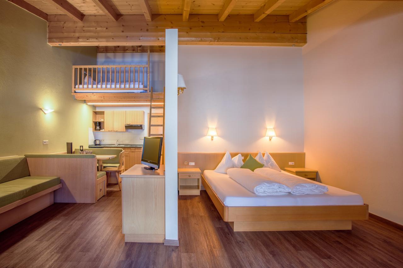Mountain Living Apartments San Valentino alla Muta Eksteriør billede